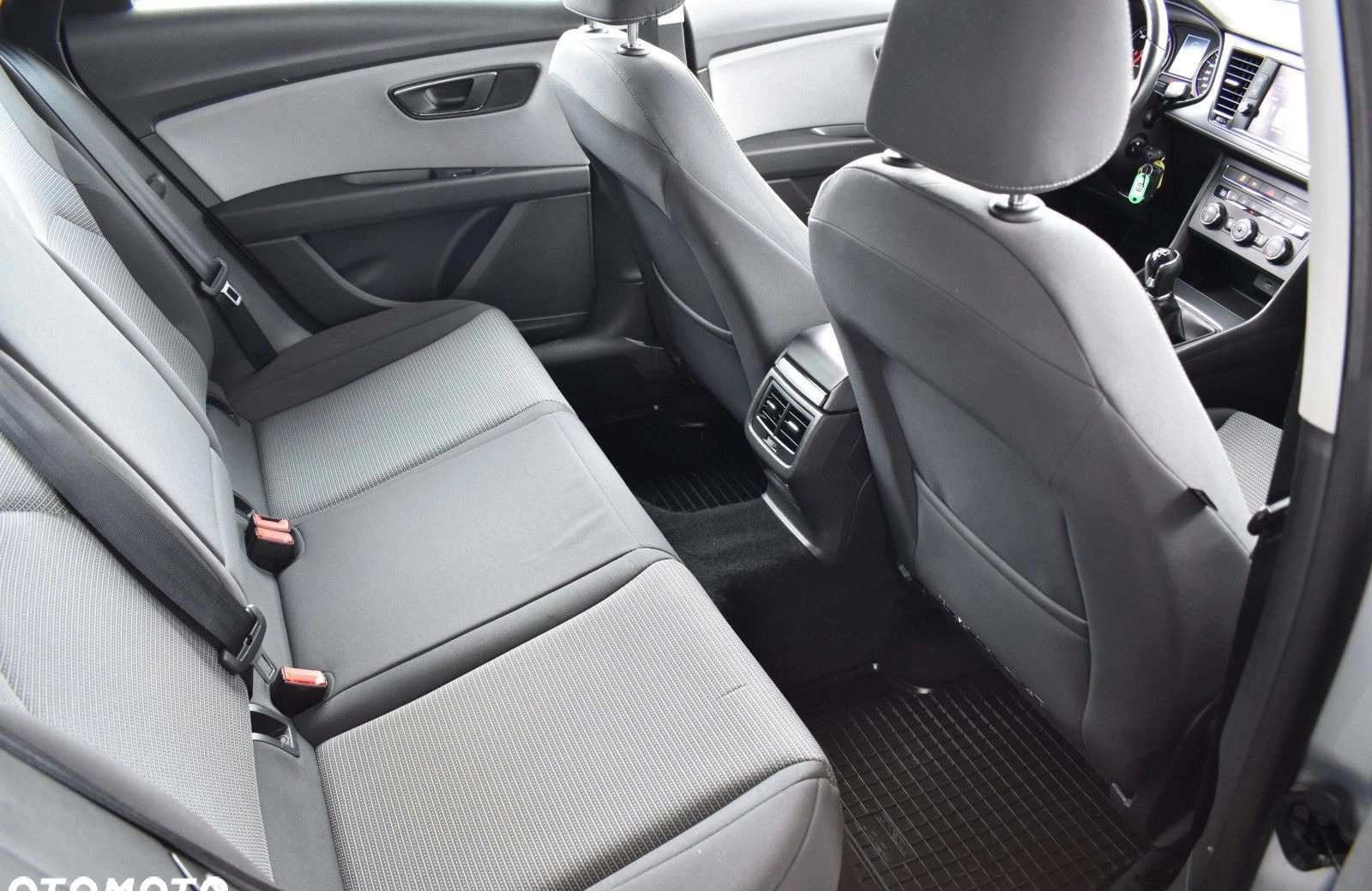 Seat Leon cena 58900 przebieg: 127379, rok produkcji 2019 z Poznań małe 407